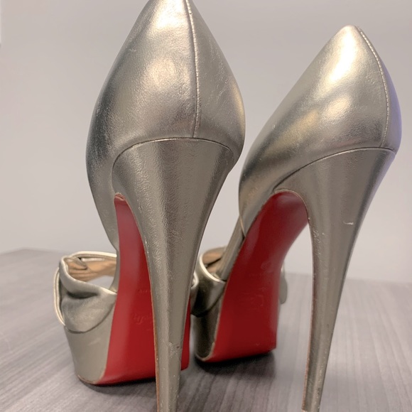 Christian Louboutin 
Champagne Leather Volpi 150 - Picture 2 of 10
